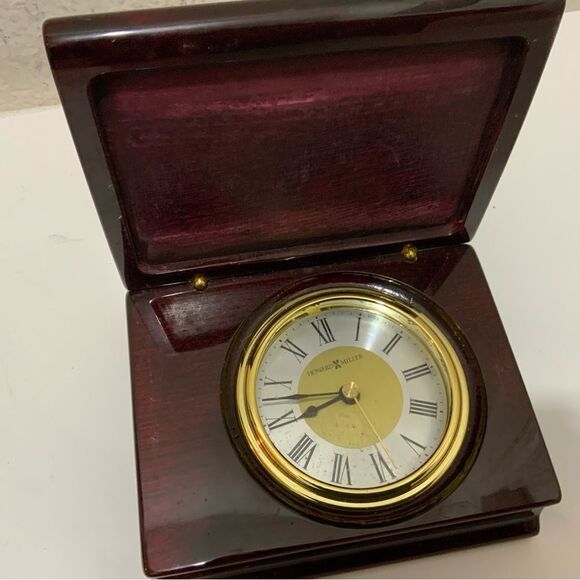 Howard Miller wooden burgundy quartz battery clock - Picture 2 of 4